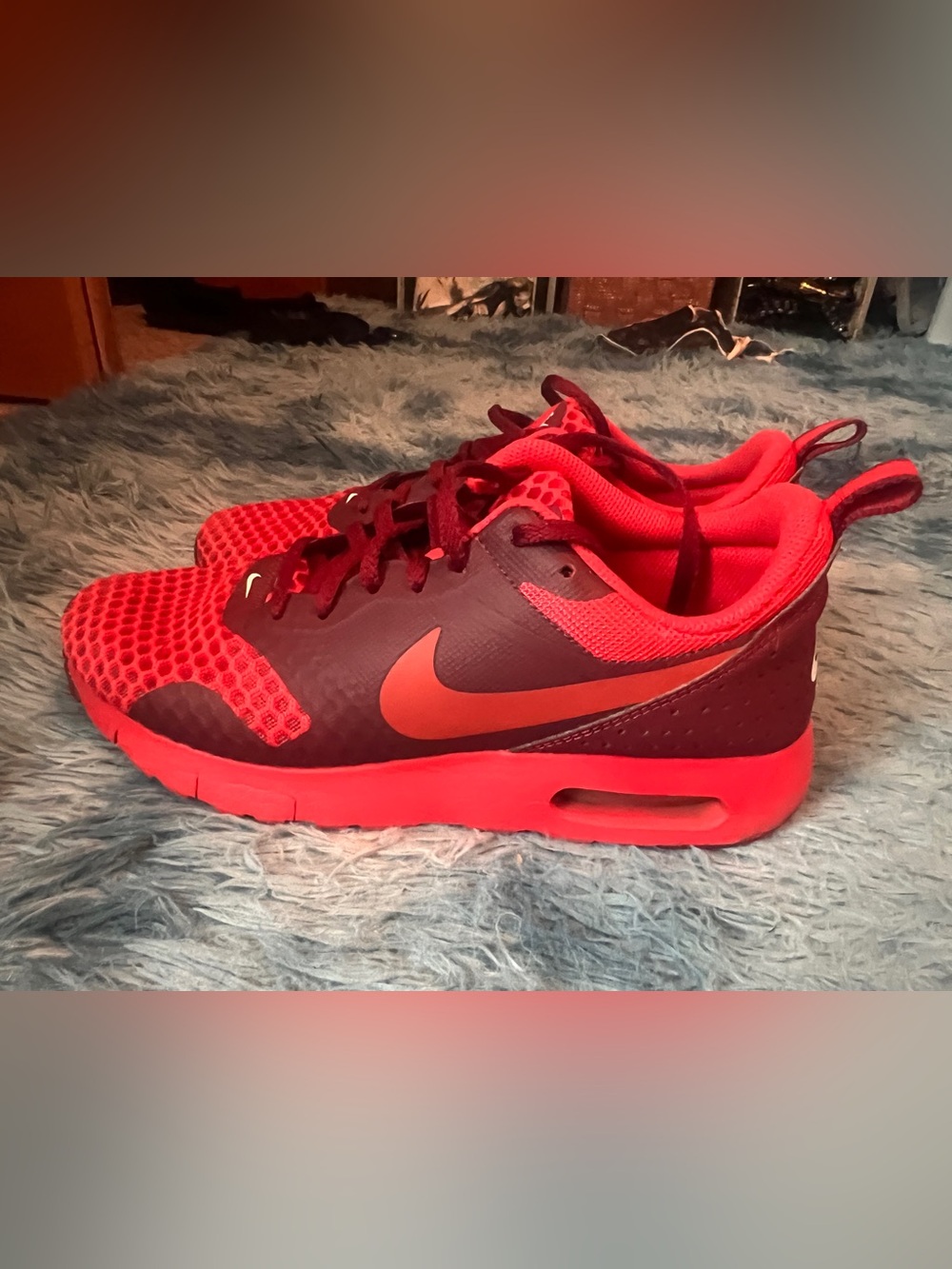 Red Nike Air Max Tavas sneakers size 7